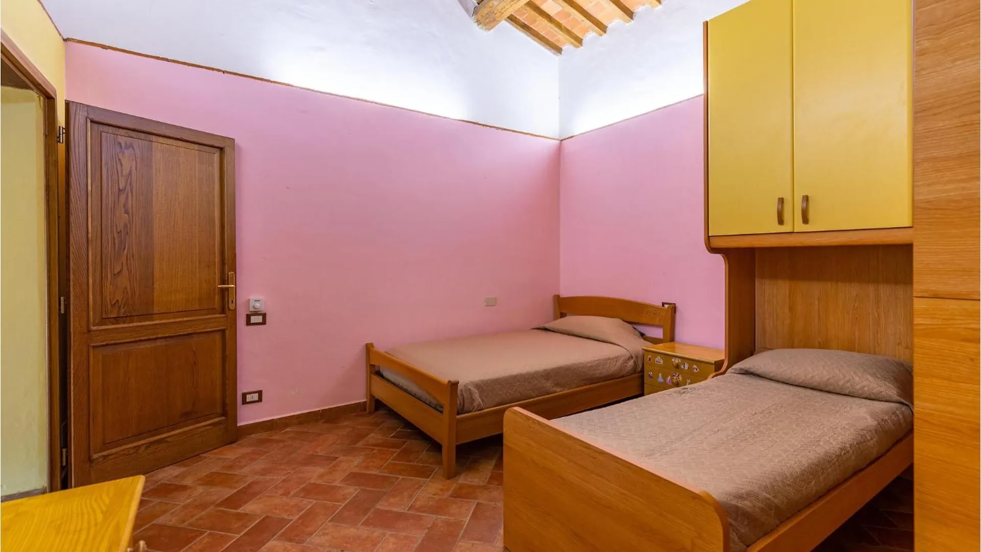 Awesome Home In Marliana With Kitchenette בית נופש